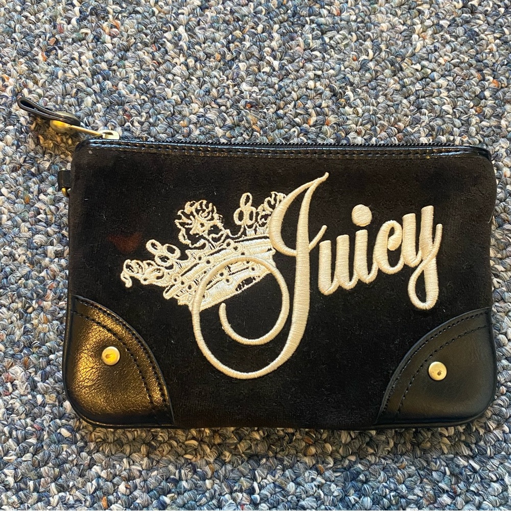 Vintage Juicy Couture Wallet // Small flaw//bleach stain // Clutch / Wristlet